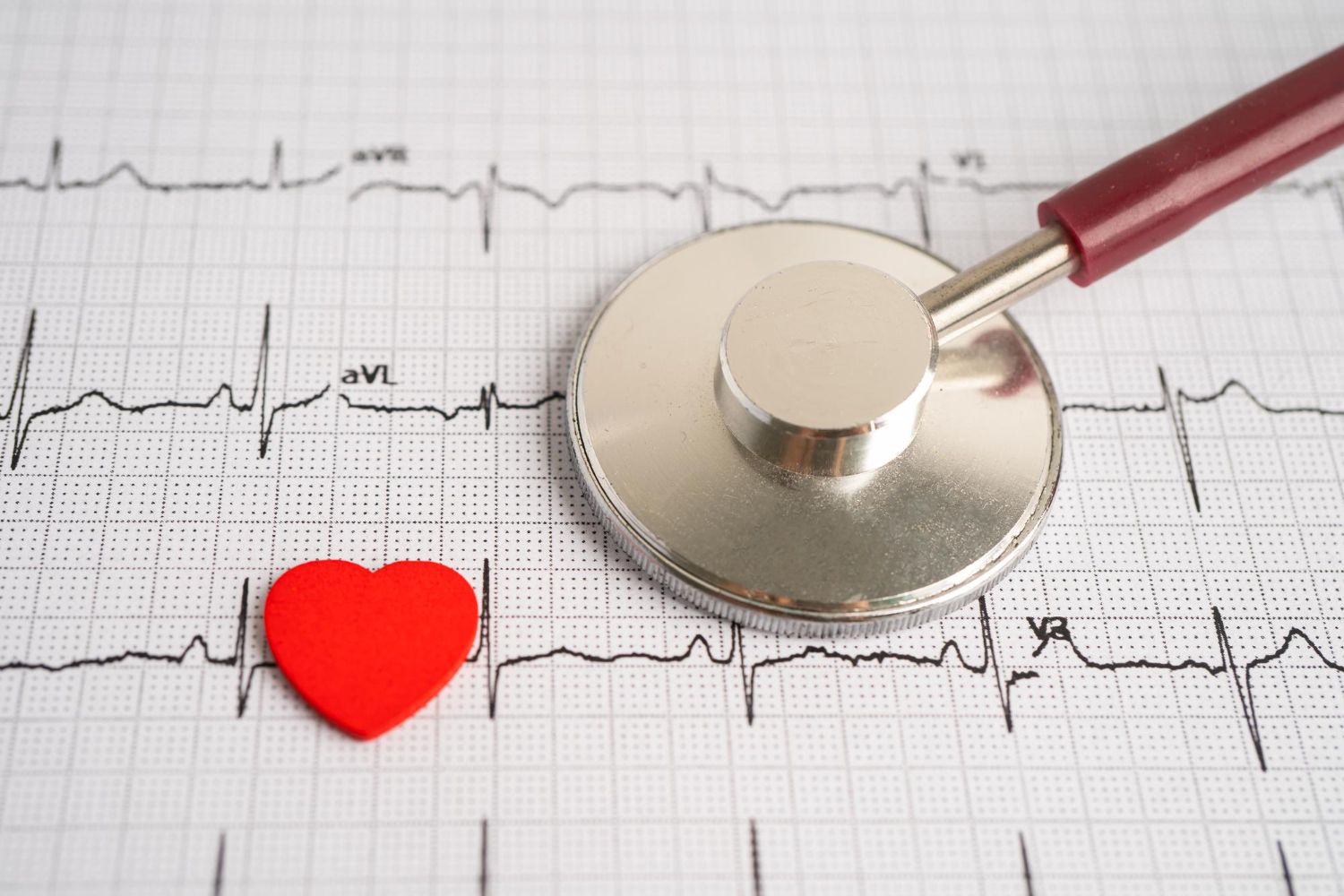 Alat EKG untuk diagnosis penyakit jantung